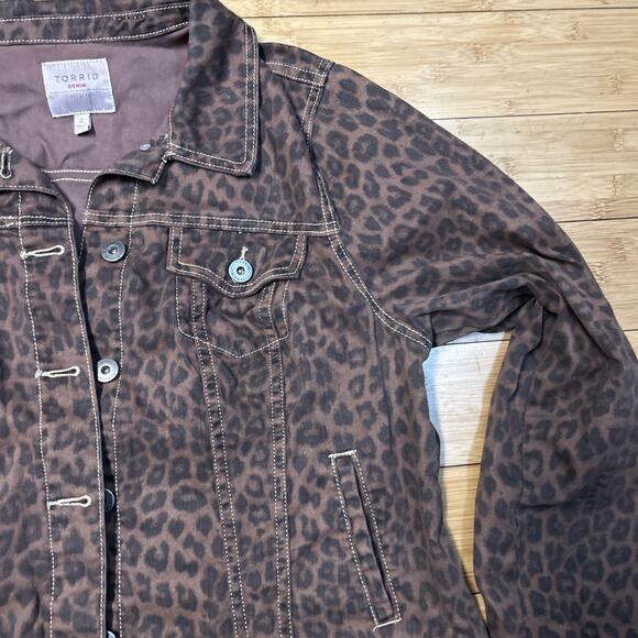 Torrid Womens XXL Size 2 Leopard Denim Trucker Jacket Pockets Mobwife Streetwear - Picture 3 of 8
